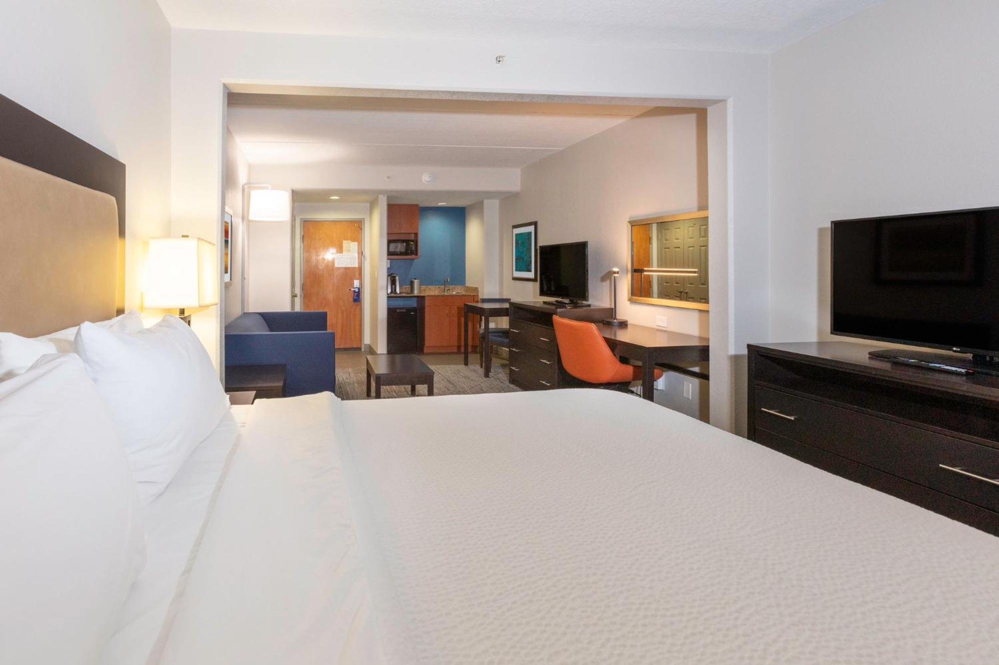 Holiday Inn Express Hotel & Suites Jacksonville Airport By Ihg Exterior photo